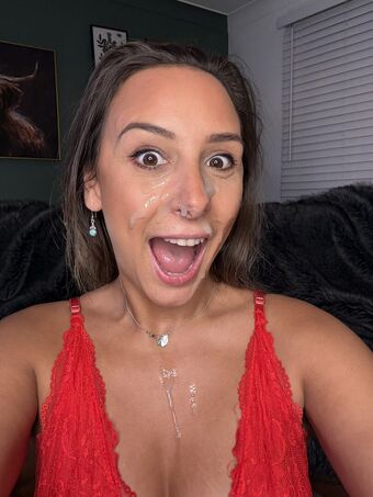 Mariah Leonne