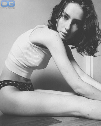 Meadow Walker Alastonkuvavuotoja OnlyFansista 53