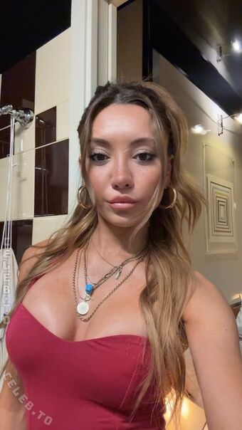 Merve Özkan Alastonkuvavuotoja OnlyFansista 123