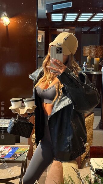 Merve Özkan Alastonkuvavuotoja OnlyFansista 125