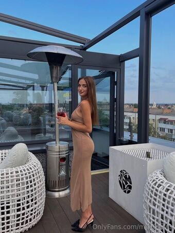 mia_evans