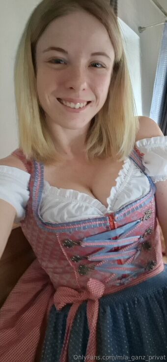 mia_ganz_privat Alastonkuvavuotoja OnlyFansista 25