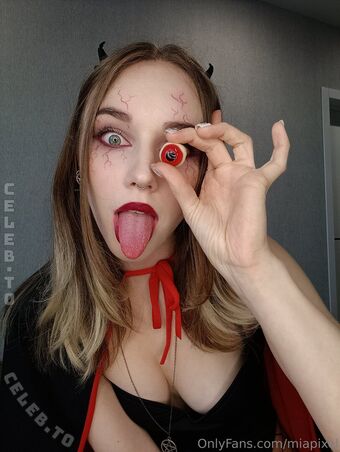 Mia Pixel Alastonkuvavuotoja OnlyFansista 18