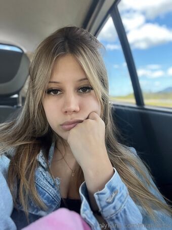 miablazee Alastonkuvavuotoja OnlyFansista 7