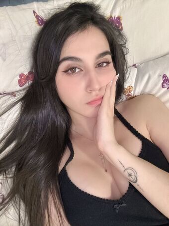 Midna Alastonkuvavuotoja OnlyFansista 57