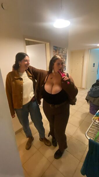 Mikaash Alastonkuvavuotoja OnlyFansista 42