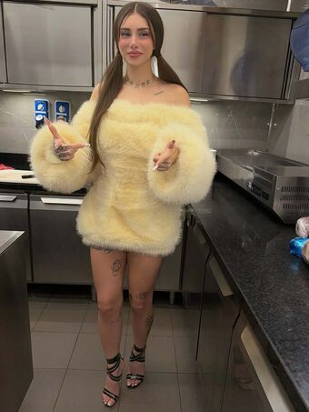 MIrta Alastonkuvavuotoja OnlyFansista 39
