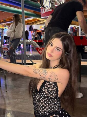 MIrta Alastonkuvavuotoja OnlyFansista 48