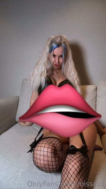 misscax Alastonkuvavuotoja OnlyFansista 11