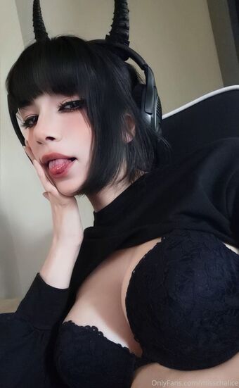 Misschalice Alastonkuvavuotoja OnlyFansista 9