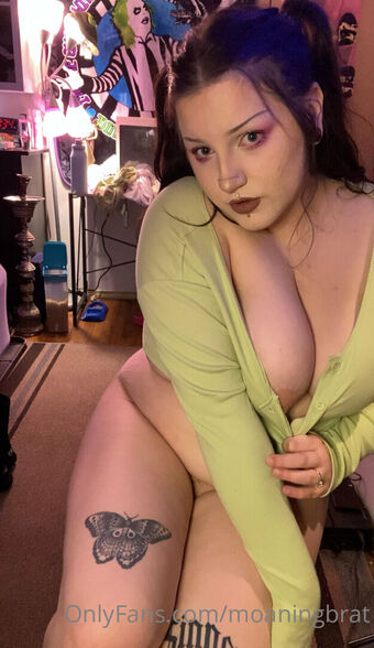 moaningbrat Alastonkuvavuotoja OnlyFansista 13