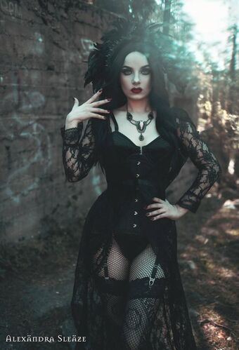 Monsa Isa Alastonkuvavuotoja OnlyFansista 4