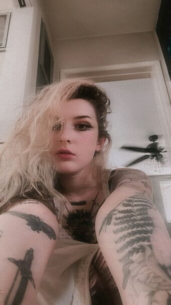 Mothica Alastonkuvavuotoja OnlyFansista 35