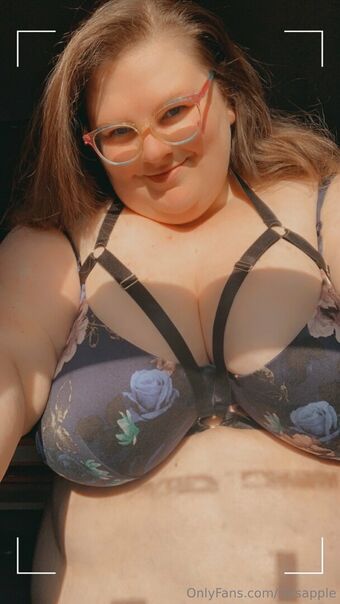 mrsapple Alastonkuvavuotoja OnlyFansista 11