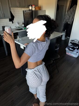 myamissrose Alastonkuvavuotoja OnlyFansista 1