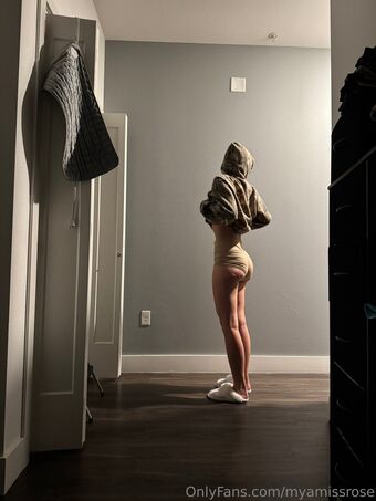 myamissrose Alastonkuvavuotoja OnlyFansista 7