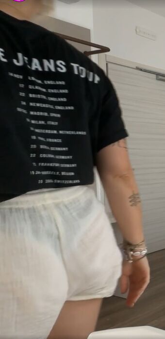 Naguura Alastonkuvavuotoja OnlyFansista 14