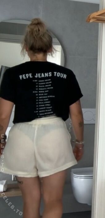 Naguura Alastonkuvavuotoja OnlyFansista 17