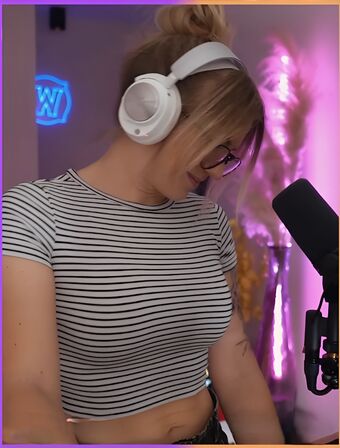 Naguura Alastonkuvavuotoja OnlyFansista 20