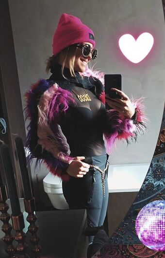 Naguura Alastonkuvavuotoja OnlyFansista 24