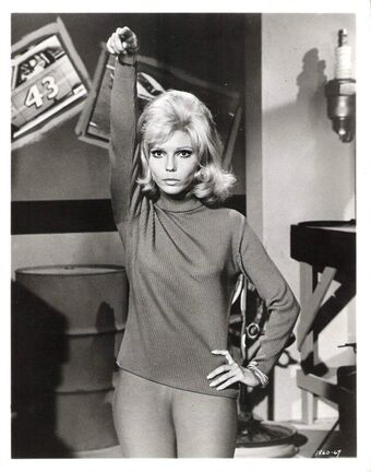 Nancy Sinatra Alastonkuvavuotoja OnlyFansista 18
