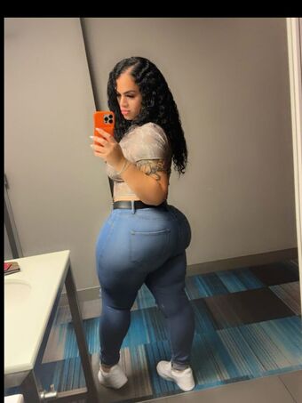 neeyce_ Alastonkuvavuotoja OnlyFansista 4