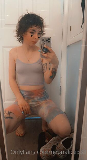 Neonalice333 Alastonkuvavuotoja OnlyFansista 44
