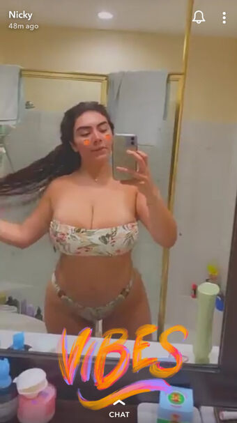 Nicky Nicole Alastonkuvavuotoja OnlyFansista 19