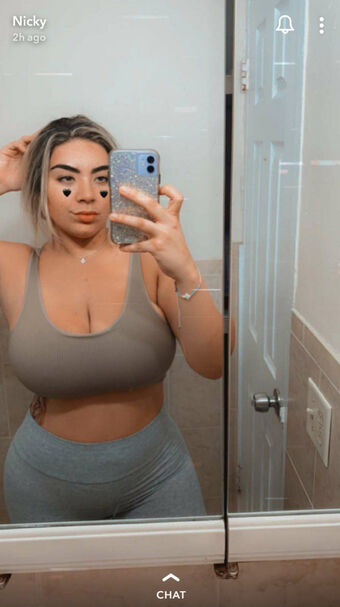 Nicky Nicole Alastonkuvavuotoja OnlyFansista 20