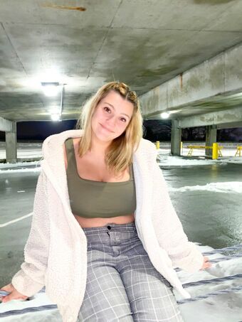 Nicolette Alastonkuvavuotoja OnlyFansista 15