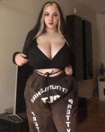 Nikki Alastonkuvavuotoja OnlyFansista 82