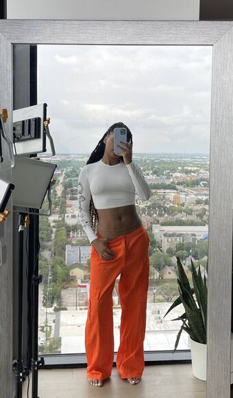Ninjayla Alastonkuvavuotoja OnlyFansista 16