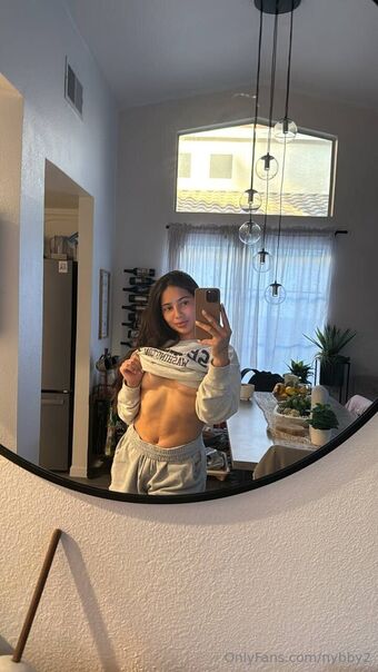 nybby2 Alastonkuvavuotoja OnlyFansista 18