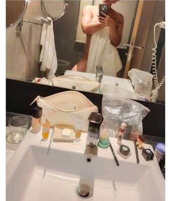 Olly Esse Alastonkuvavuotoja OnlyFansista 17