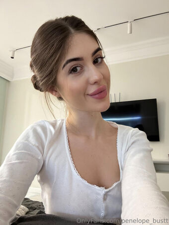 penelope_bustt