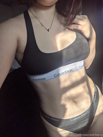 piercedcherry Alastonkuvavuotoja OnlyFansista 34
