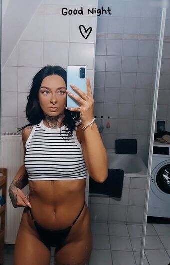 pineapple_ink Alastonkuvavuotoja OnlyFansista 2