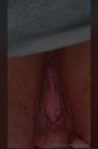 pluspeach Alastonkuvavuotoja OnlyFansista 1
