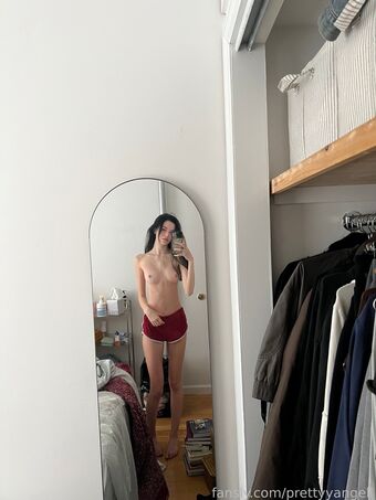 prettyyangell Alastonkuvavuotoja OnlyFansista 32