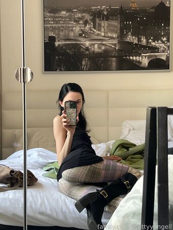 prettyyangell Alastonkuvavuotoja OnlyFansista 39