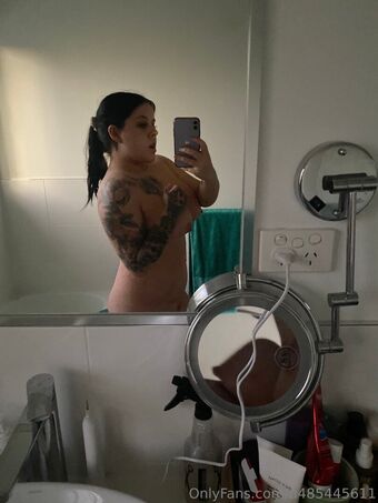 queenbrxee Alastonkuvavuotoja OnlyFansista 31