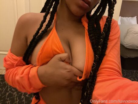 Raythebaee Alastonkuvavuotoja OnlyFansista 15