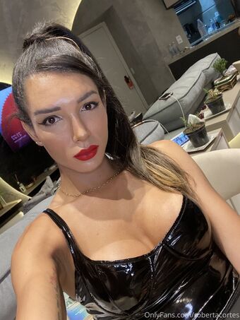robertacortes Alastonkuvavuotoja OnlyFansista 37