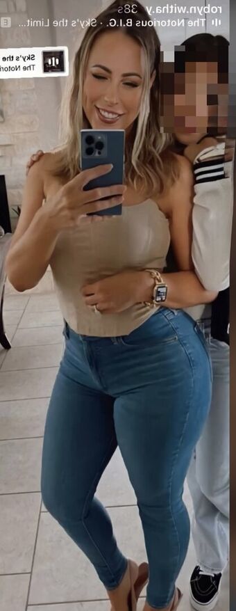 Robyn Fields Alastonkuvavuotoja OnlyFansista 19