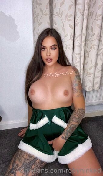 robyninked Alastonkuvavuotoja OnlyFansista 9