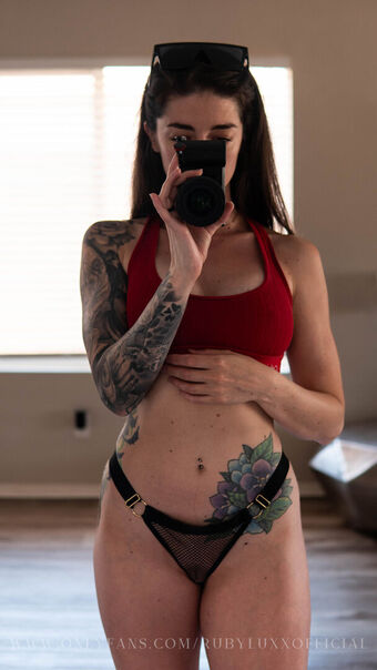 rubyluxxofficial Alastonkuvavuotoja OnlyFansista 24