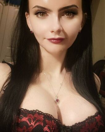 Sabine Alastonkuvavuotoja OnlyFansista 38