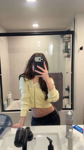 Sakura Shymko Alastonkuvavuotoja OnlyFansista 140