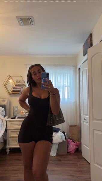 Sam Russo Alastonkuvavuotoja OnlyFansista 66