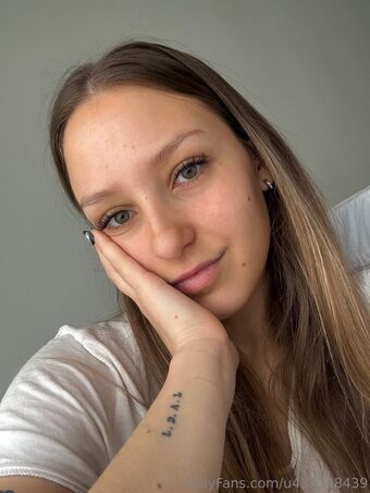 sarateen Alastonkuvavuotoja OnlyFansista 42